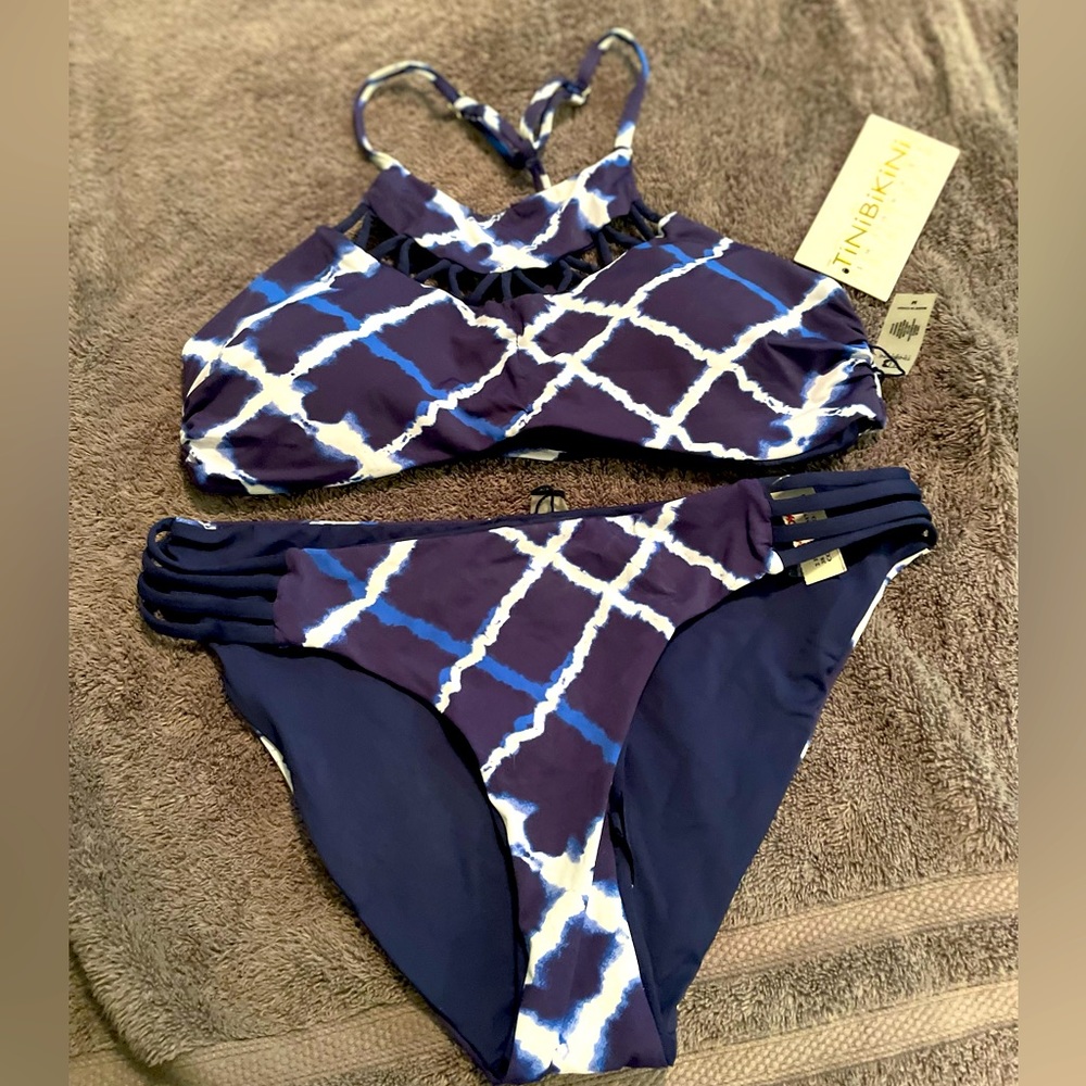 Bikini top and bottom set